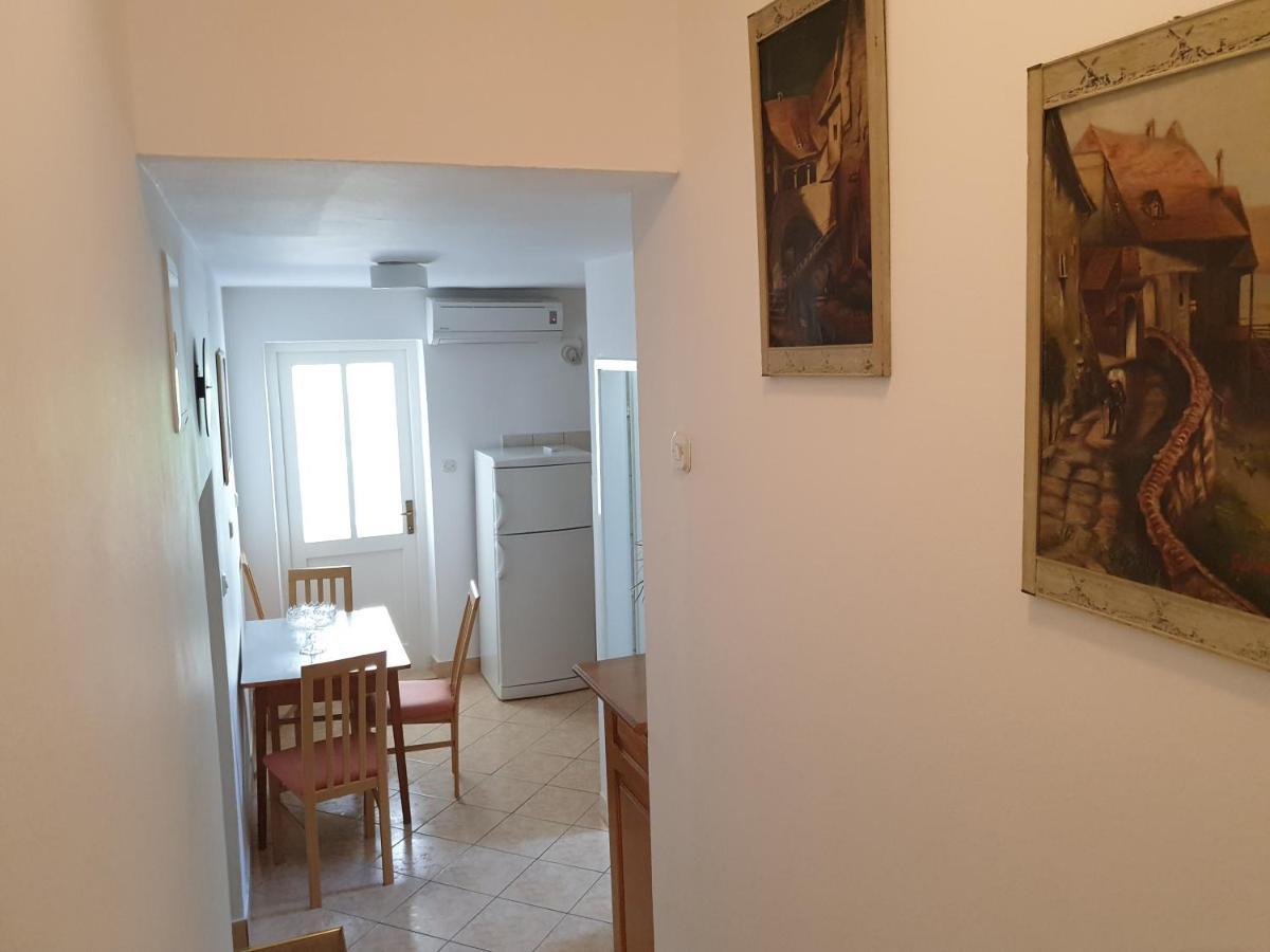 Apartmani I Sobe Jusic Rab Town Exterior photo